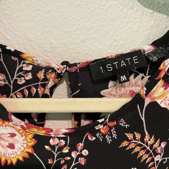 I State women’s black floral short sleeve top with lace inserts.  Size M - Picture 3 of 6